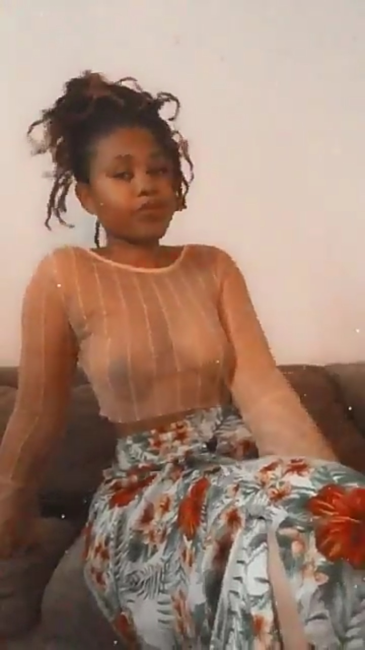 Xolisile Mfeka top less  Instagram video.