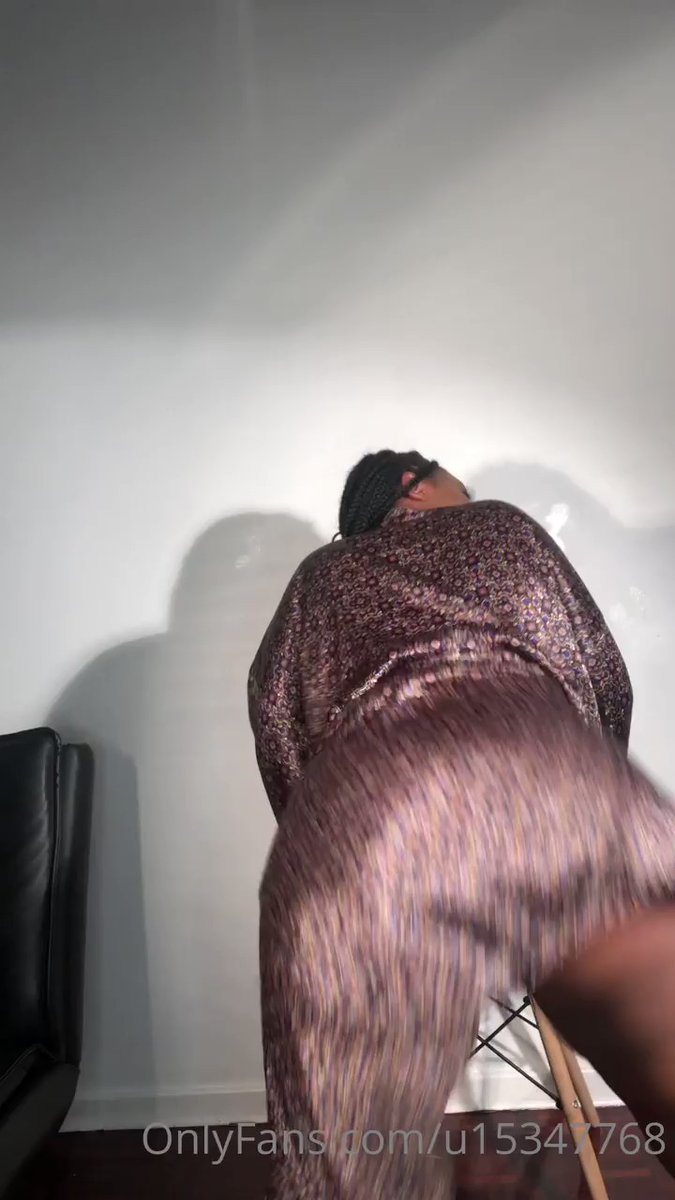 Sa onlyfans slut mbali twerking & pussy popping.