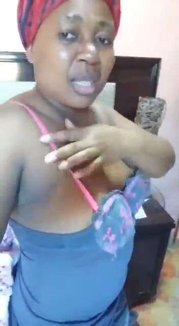 Magosha cosmo city mature mom showing her boobs!