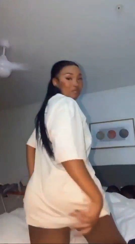 Pussy flashing hun!