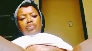 Ebony milf in heat!